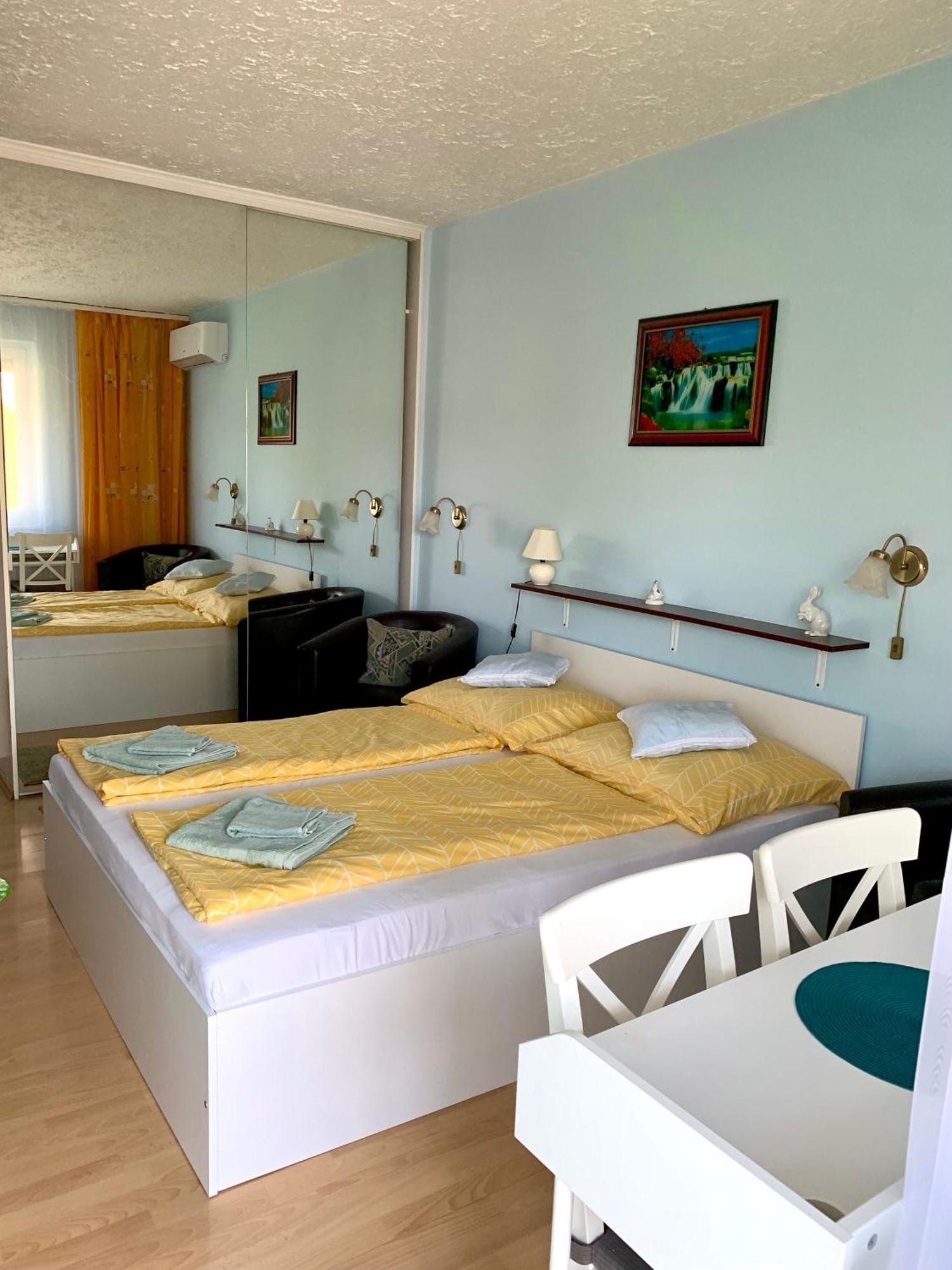Aloe Apartman Sopron Buitenkant foto