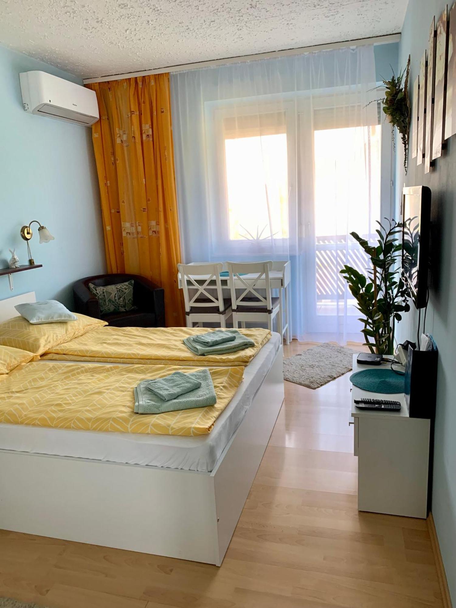 Aloe Apartman Sopron Buitenkant foto