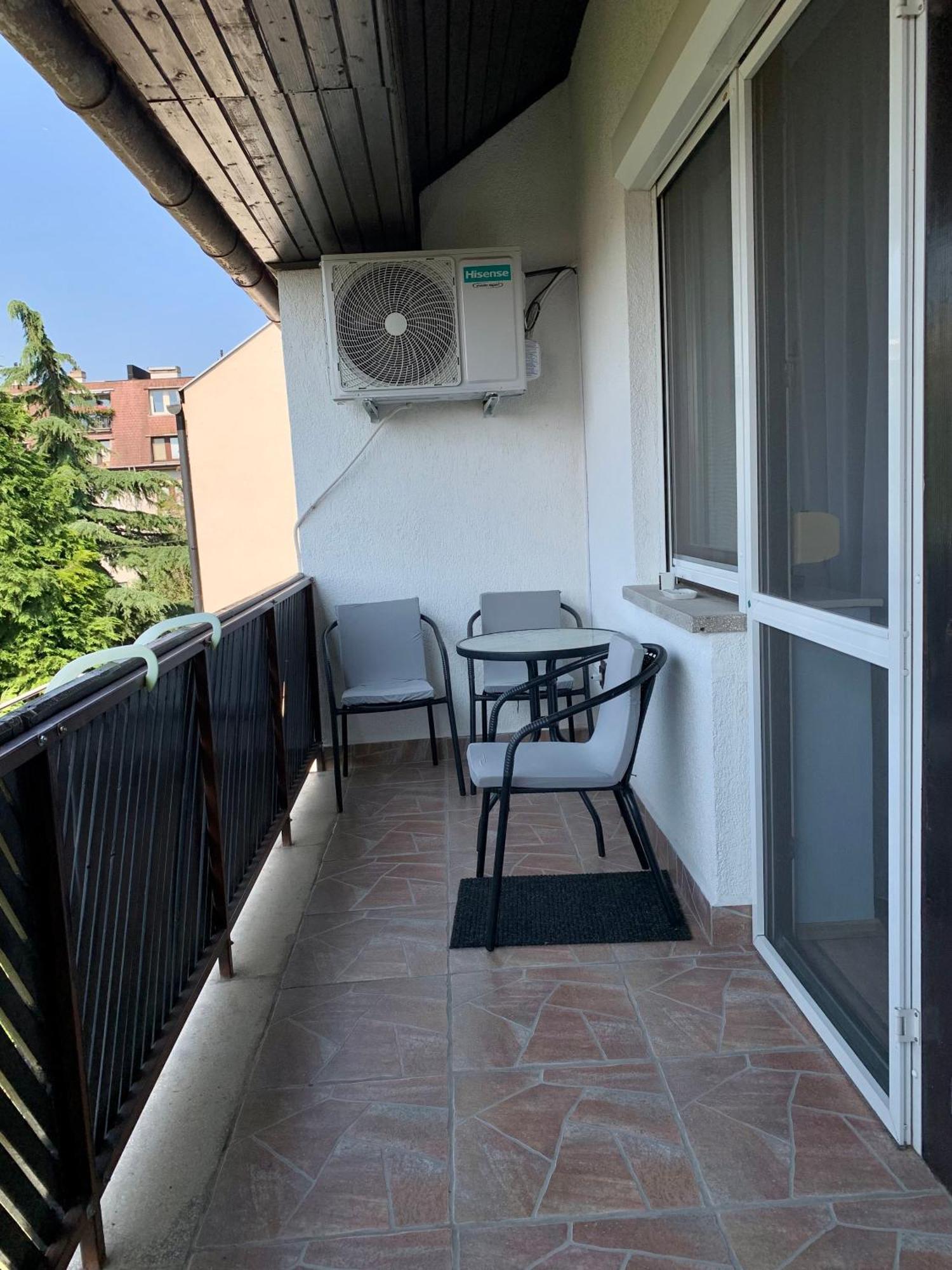 Aloe Apartman Sopron Buitenkant foto