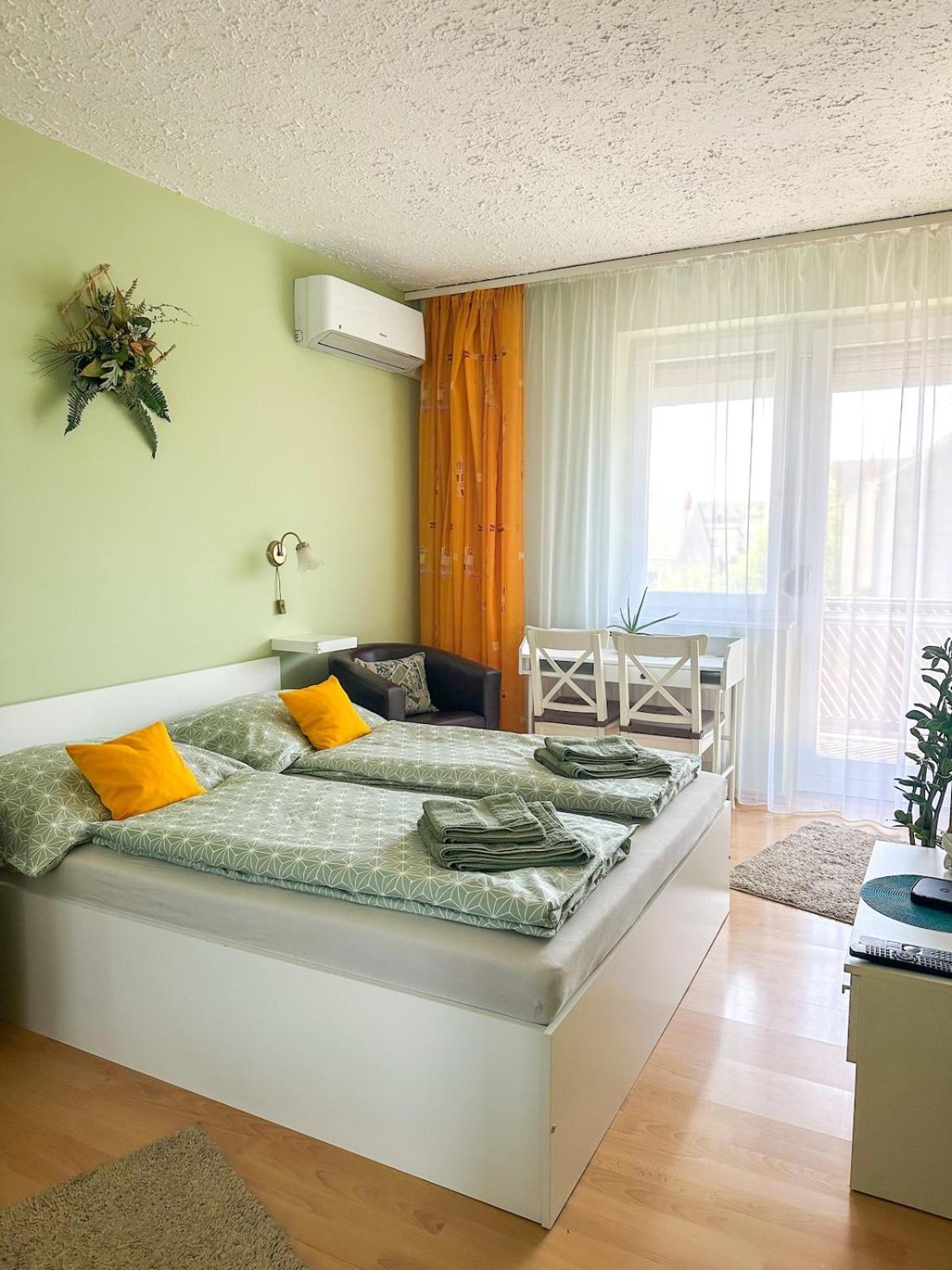 Aloe Apartman Sopron Buitenkant foto